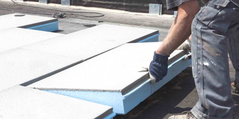 dakisolatie plaatsen op een plat dak